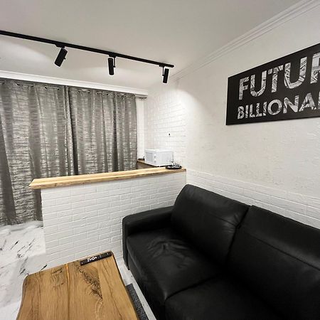 Family Apartment Vinnytsja Buitenkant foto