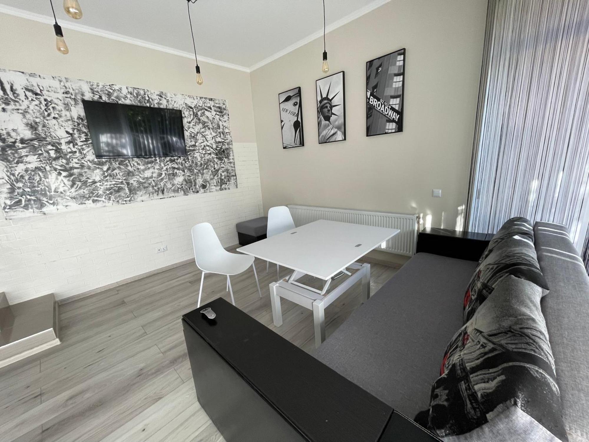 Family Apartment Vinnytsja Buitenkant foto